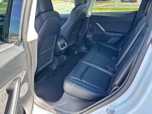 Used 2021 Tesla Model Y Long Range image 2