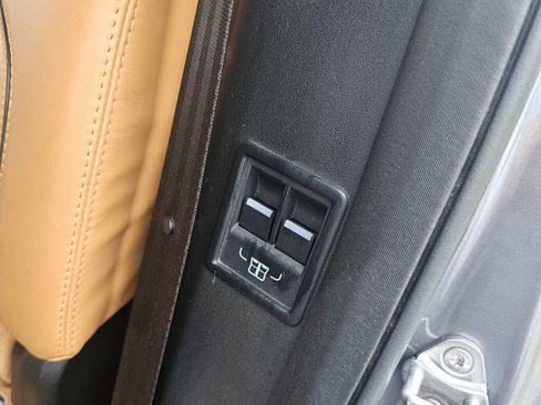 Used 2018 Land Rover Discovery HSE image 21