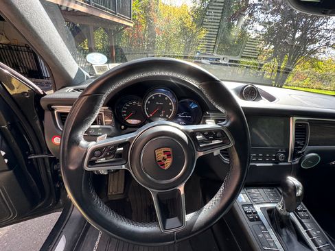 Used 2017 Porsche Macan Turbo image 19