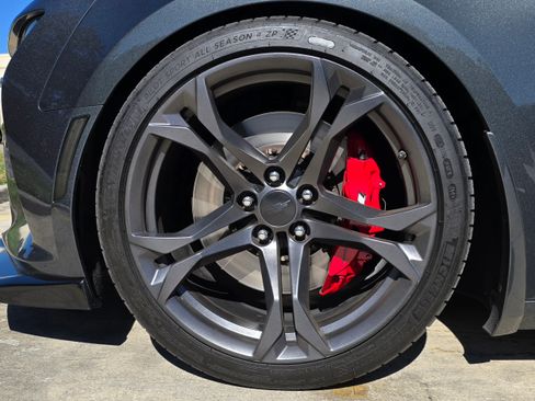 Used 2018 Chevrolet Camaro SS RWD image 12