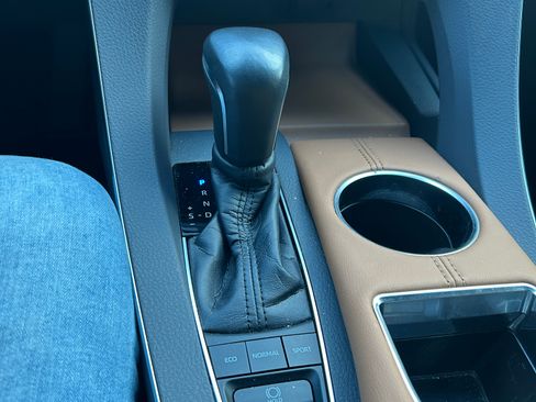 Used 2020 Toyota Avalon Limited image 15