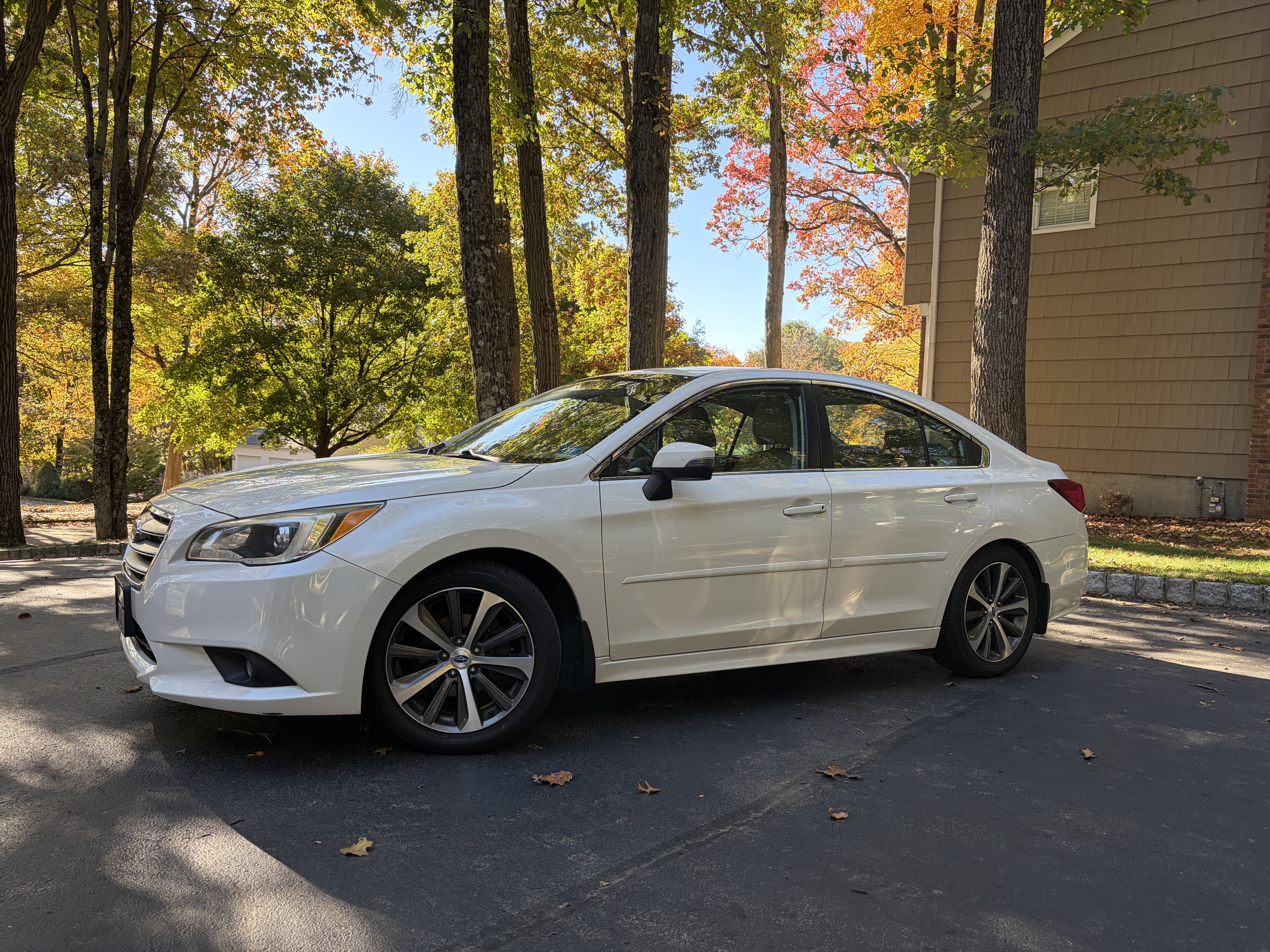 Used 2017 Subaru Legacy 2.5i Limited AWD/4WD image 1