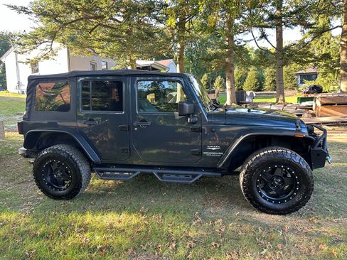 Used 2007 Jeep Wrangler Unlimited Sahara w/ Dual Top Group image 6