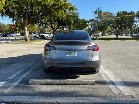 Used 2025 Tesla Model Y Long Range image 6