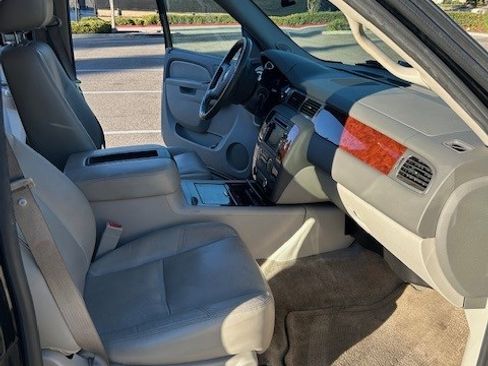 Used 2010 Chevrolet Tahoe LTZ image 17