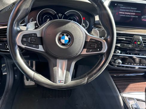 Used 2018 BMW 530e w/ M Sport Package 2 image 10
