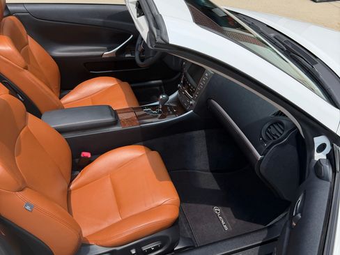 Used 2011 Lexus IS 250C w/ Luxury Pkg RWD image 8