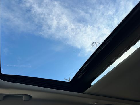 Used 2022 Jeep Cherokee Latitude Lux w/ Sun & Sound Group image 14