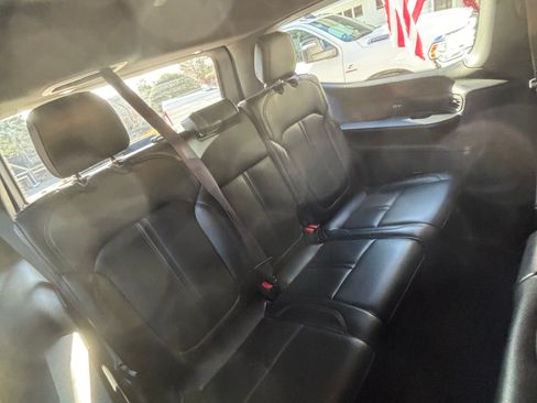 Used 2022 Jeep Wagoneer Series I image 2