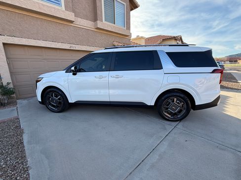 Used 2026 Kia Carnival EX image 2