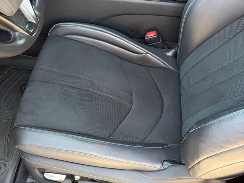 Used 2019 Lexus LC 500 Coupe w/ Performance Package RWD image 5