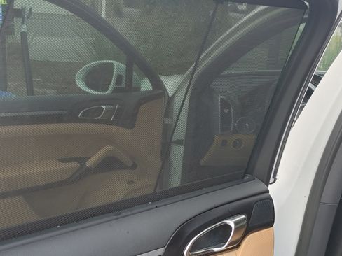 Used 2016 Porsche Cayenne S image 11