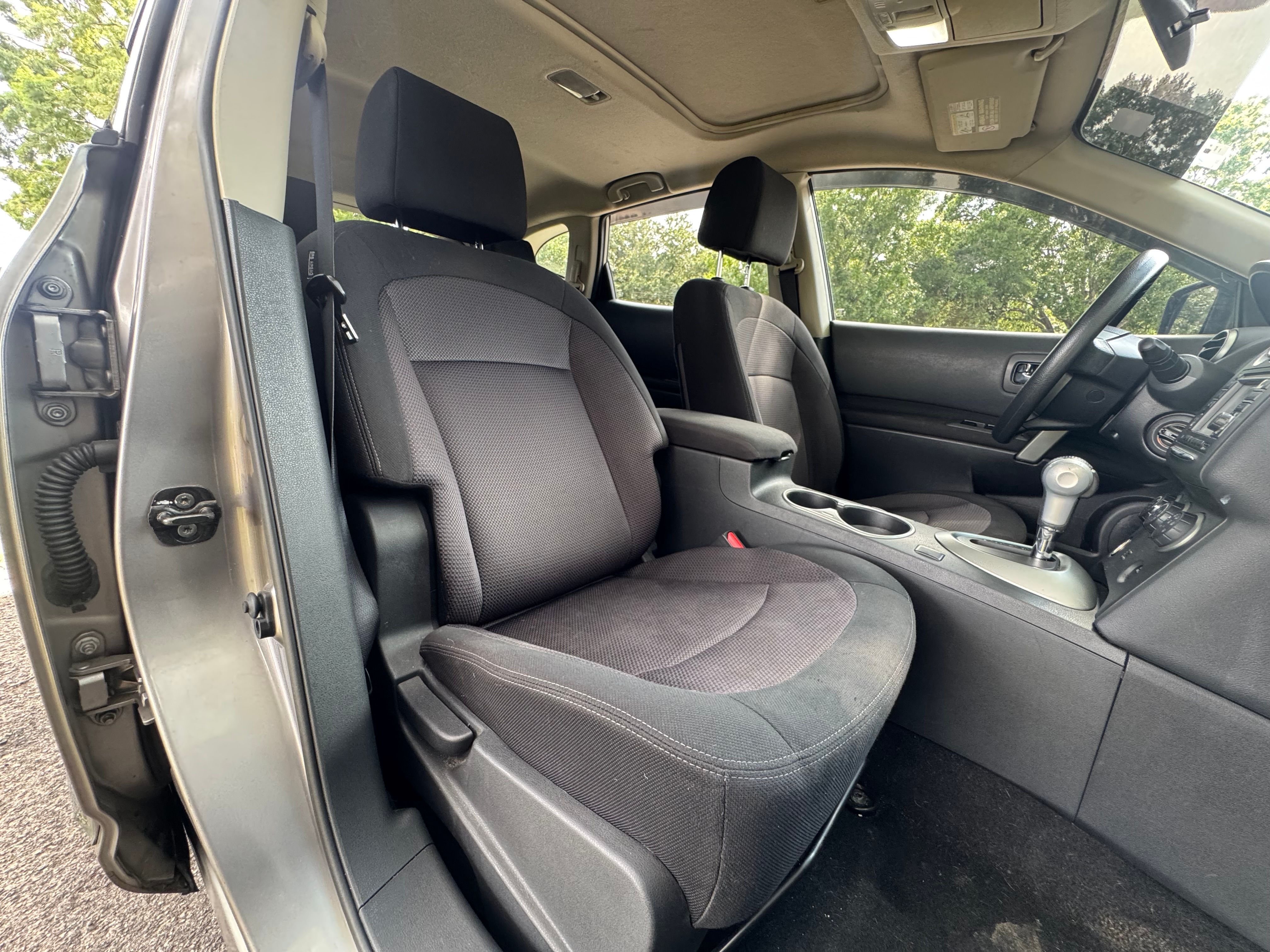Used 2012 Nissan Rogue SV w/ Premium Pkg FWD image 11