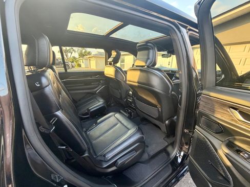 Used 2022 Jeep Grand Cherokee L Overland w/ Luxury Tech Group IV image 15