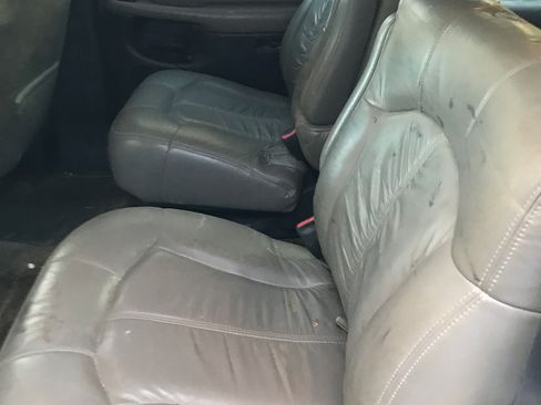 Used 2000 Chevrolet Suburban 2500 LT w/ LT Preferred Equipment Group image 5