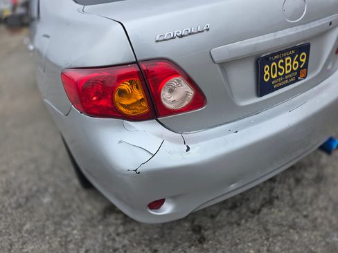 Used 2010 Toyota Corolla LE image 8