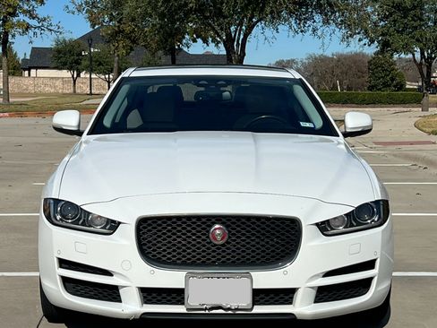 Used 2017 Jaguar XE Premium image 4