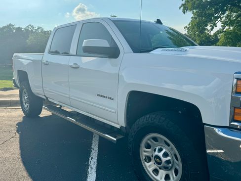 Used 2019 Chevrolet Silverado 2500 LT AWD/4WD image 6