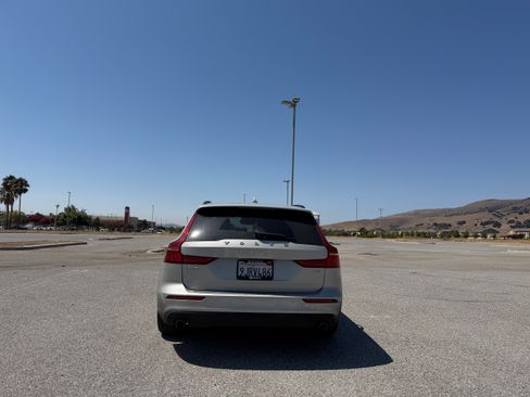 Used 2020 Volvo V60 T5 Momentum w/ Protection Package Premier FWD image 9