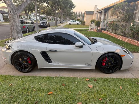 Used 2018 Porsche 718 Cayman GTS RWD image 6
