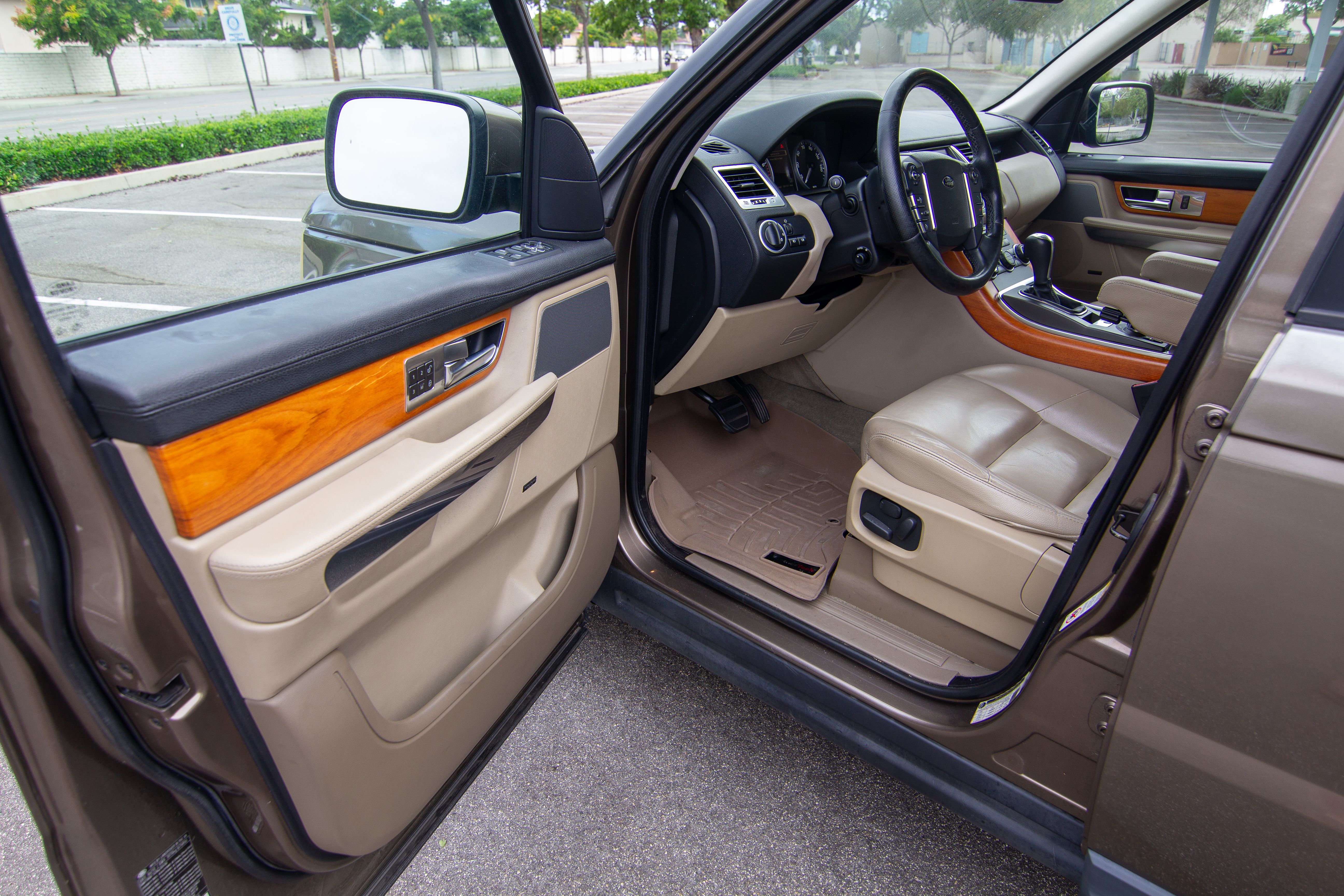 Used 2010 Land Rover Range Rover Sport HSE AWD/4WD image 13