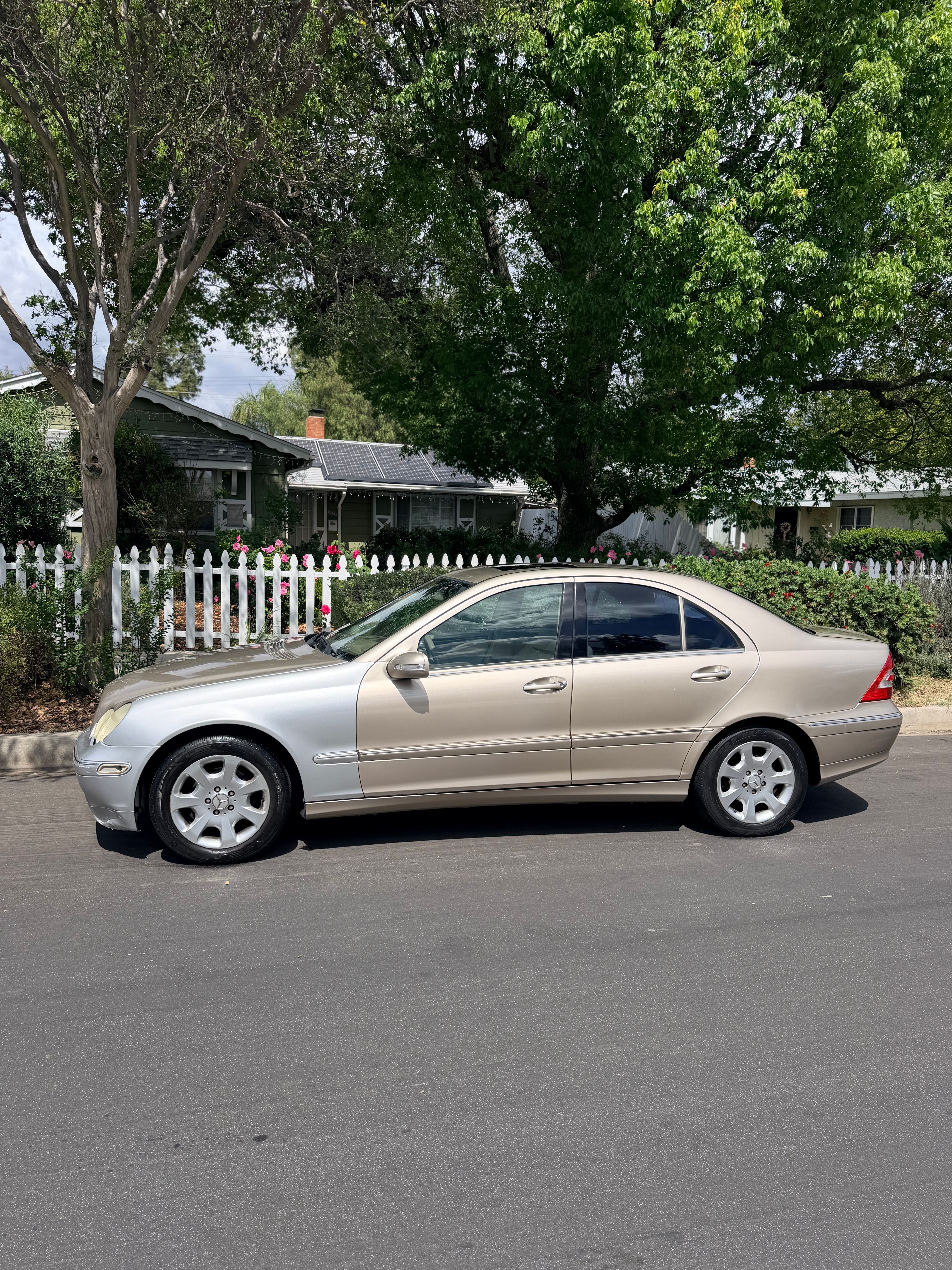 Used 2005 Mercedes-Benz C 240 Sedan image 4