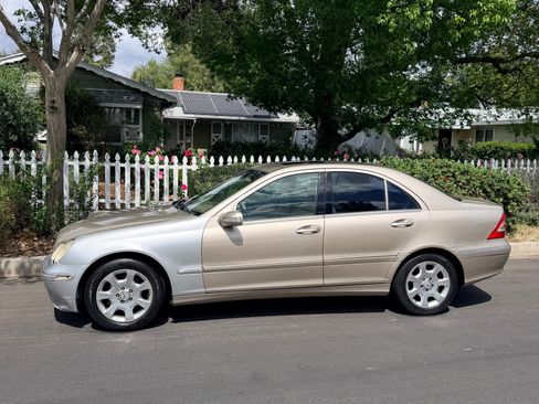 Used 2005 Mercedes-Benz C 240 Sedan image 4