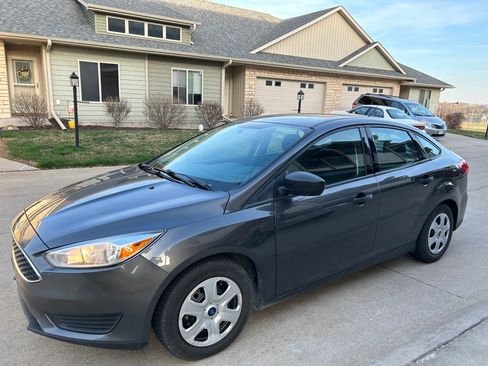 Used 2015 Ford Focus S image 2