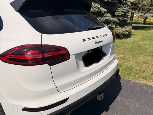 Used 2015 Porsche Cayenne Diesel AWD/4WD image 2