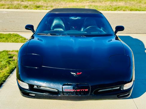 Used 2001 Chevrolet Corvette Convertible w/ Preferred Equipment Group2 image 2