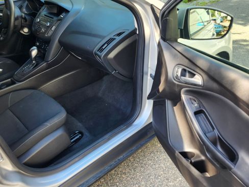 Used 2016 Ford Focus SE image 8