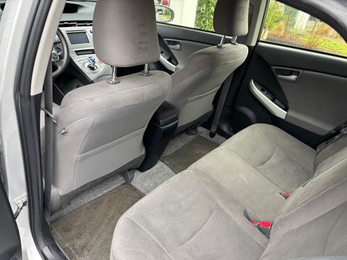 Used 2015 Toyota Prius Two image 9