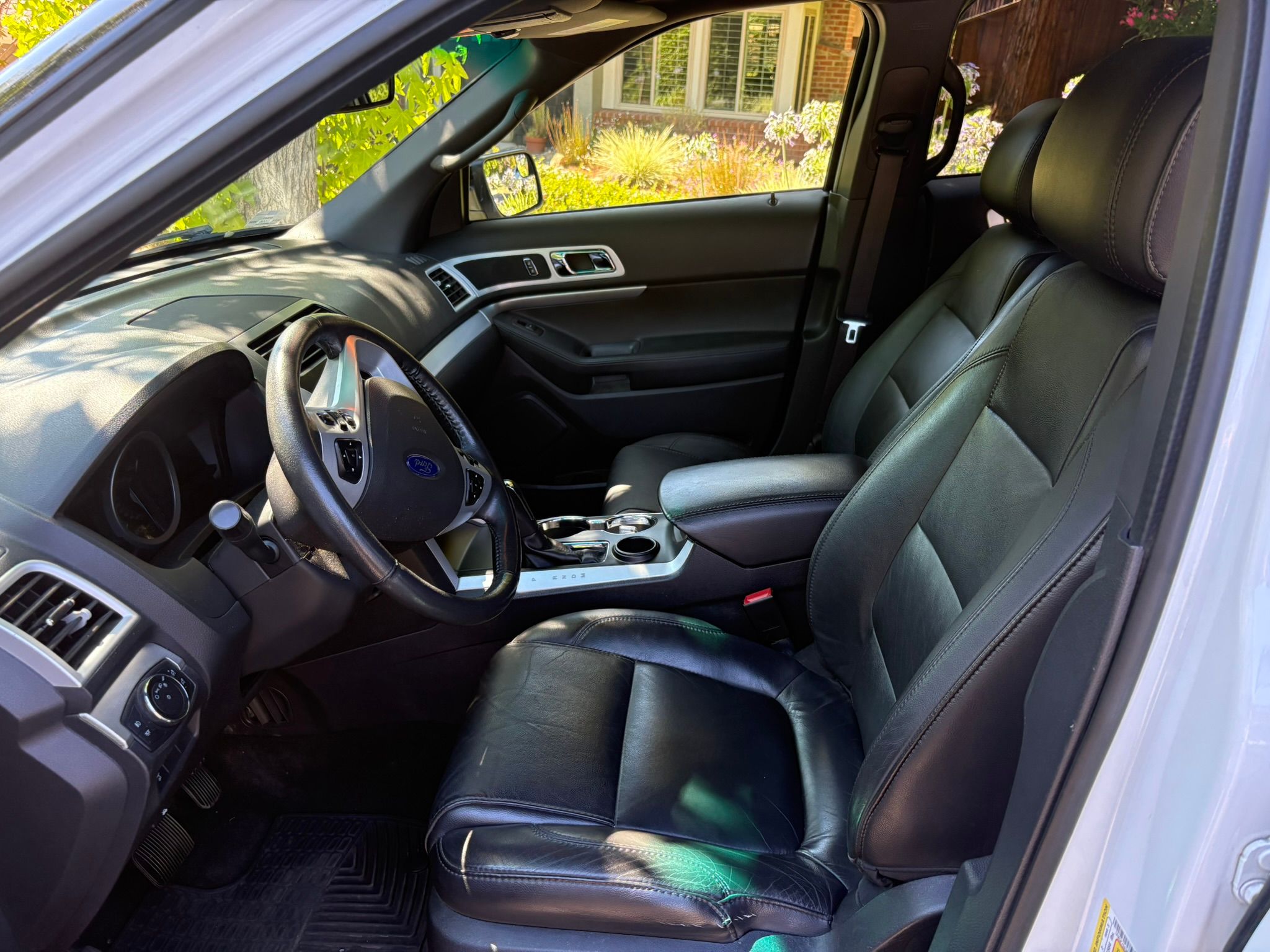 Used 2015 Ford Explorer XLT w/ Equipment Group 202A FWD image 8
