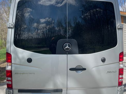 Used 2017 Mercedes-Benz Sprinter 2500 image 23