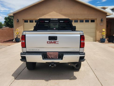 Used 2019 GMC Sierra 2500 Denali w/ Duramax Plus Package AWD/4WD image 15