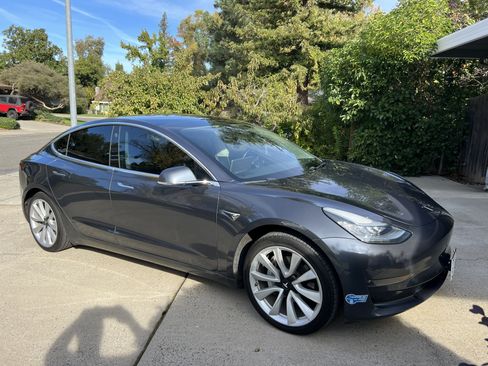 Used 2018 Tesla Model 3 Long Range image 9