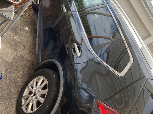 Used 2017 Nissan Rogue SV image 16