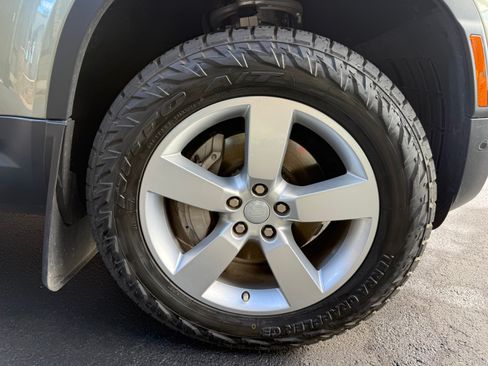 Used 2021 Land Rover Defender 90 First Edition image 25