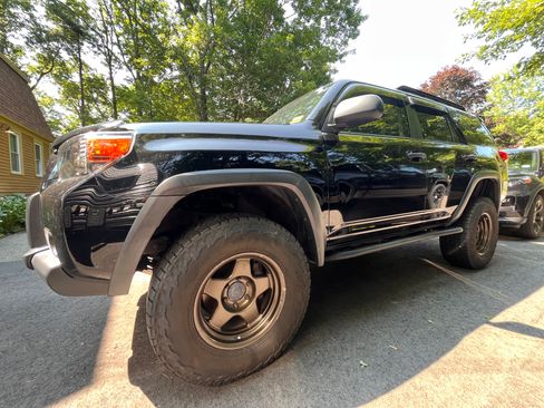 Used 2011 Toyota 4Runner Trail AWD/4WD image 4