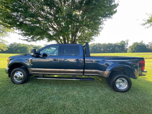 Used 2017 Ford F350 Lariat w/ Tow Technology Bundle image 4