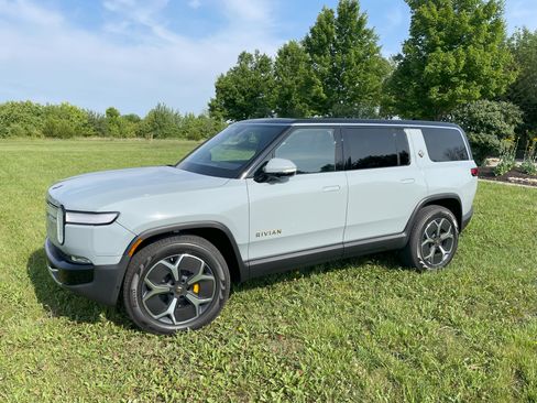 Used 2023 Rivian R1S Adventure image 6