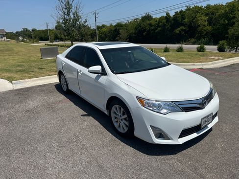 Used 2012 Toyota Camry XLE FWD image 4