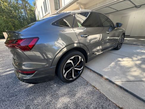 Used 2022 Audi e-tron Premium Plus image 10