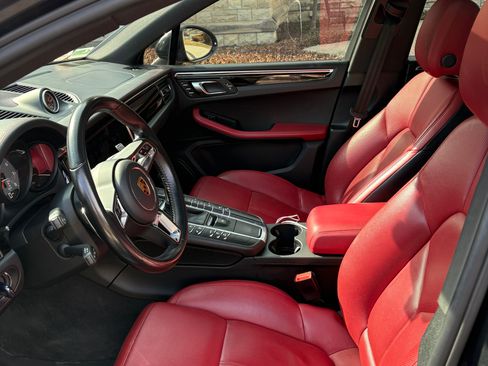 Used 2021 Porsche Macan S image 12