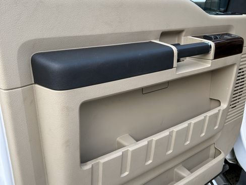 Used 2010 Ford F350 Lariat image 16