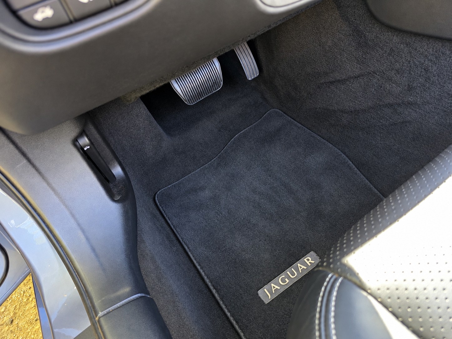Used 2011 Jaguar XKR R RWD image 19