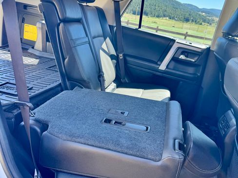 Used 2024 Toyota 4Runner SR5 Premium w/ Moonroof Package AWD/4WD image 15