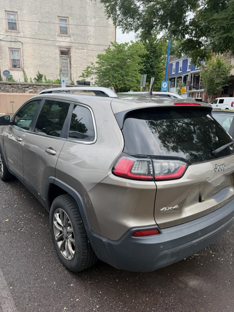 Used 2020 Jeep Cherokee Latitude Plus AWD/4WD image 1