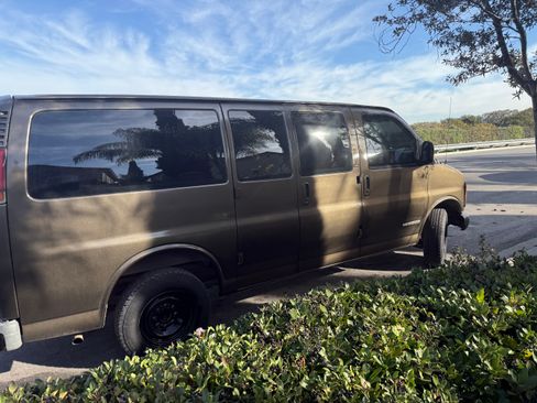 Used 2002 GMC Savana 2500 Passenger image 26