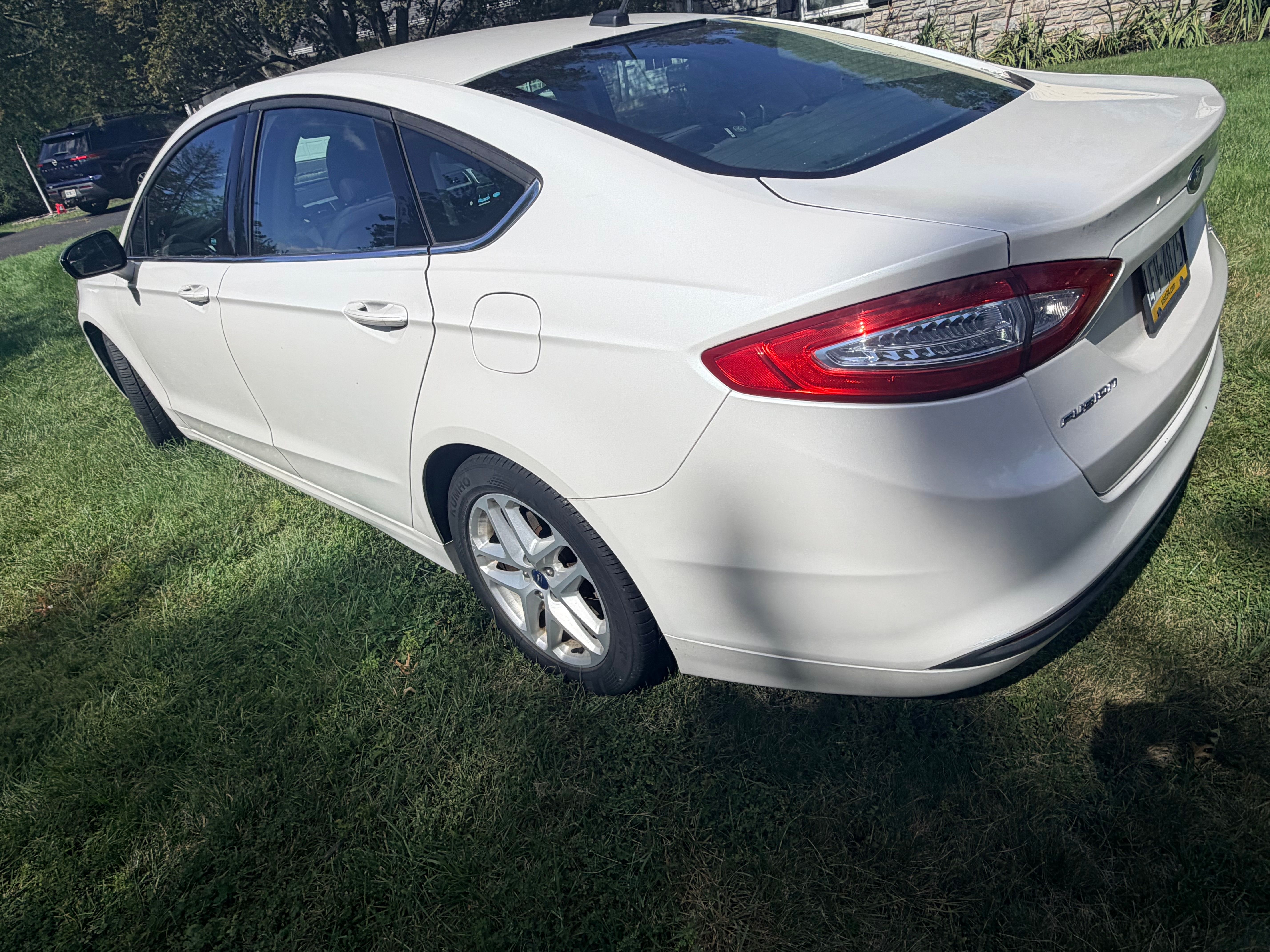 Used 2016 Ford Fusion SE FWD image 11